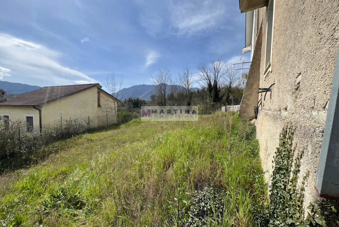 Abitazione da ristrutturare con giardino