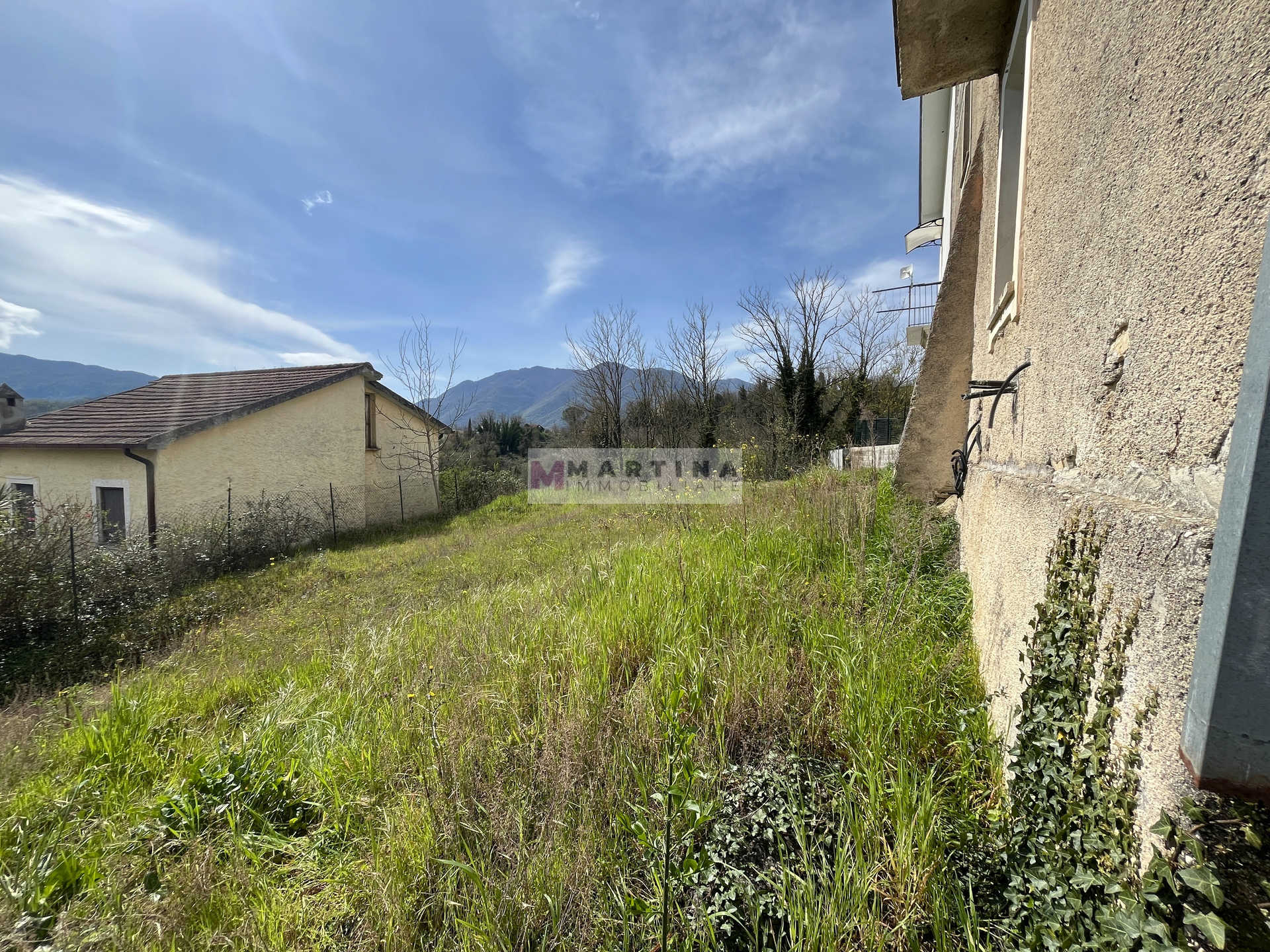 Abitazione da ristrutturare con giardino