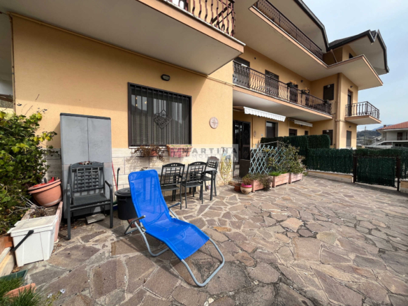 Central apartment with exclusive courtyard and garage