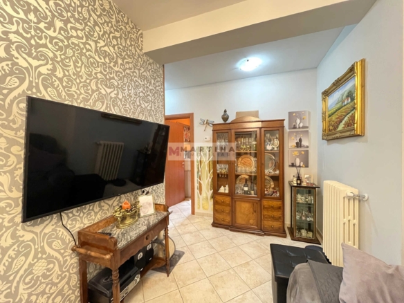 Central apartment with exclusive courtyard and garage