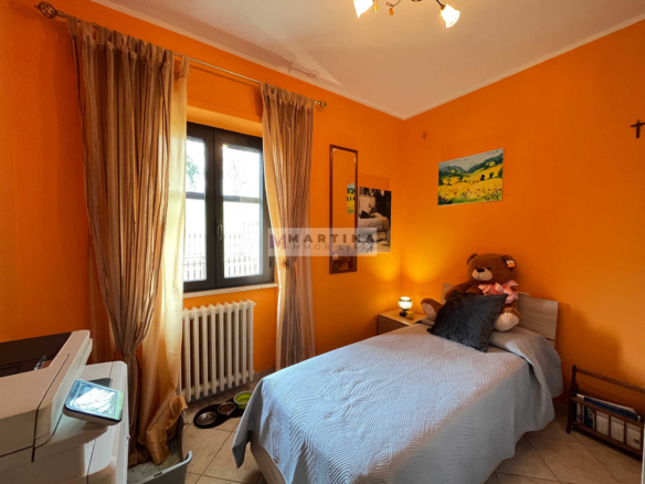 Central apartment with exclusive courtyard and garage