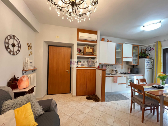 Central apartment with exclusive courtyard and garage