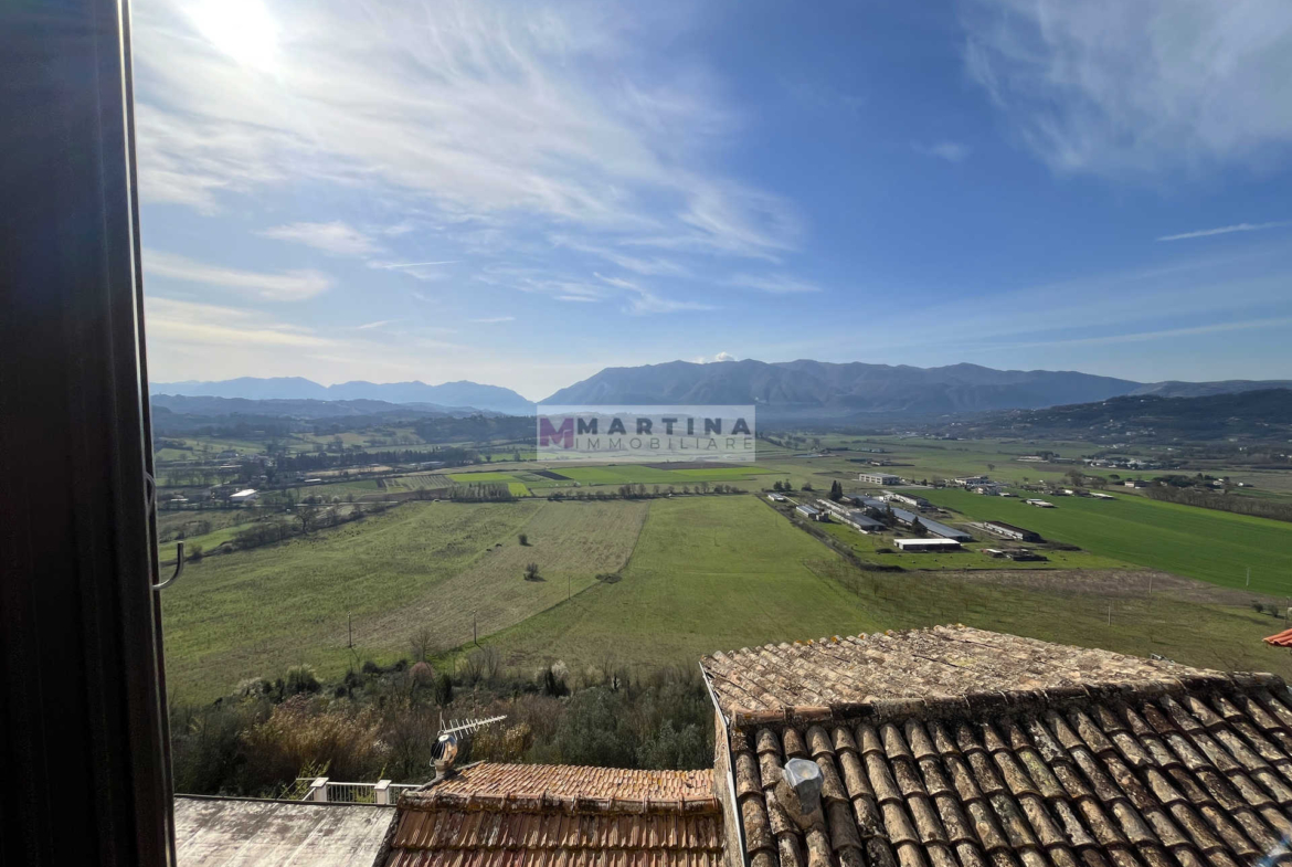 Appartamento centrale con taverna