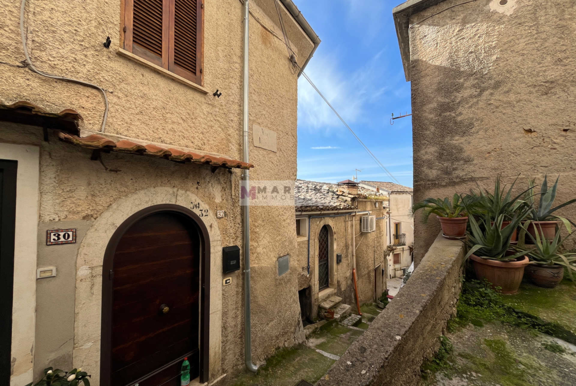 Appartamento centrale con taverna