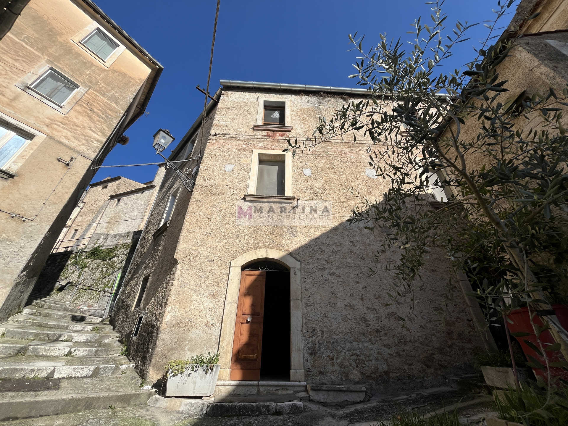 Appartamento centrale con cantine