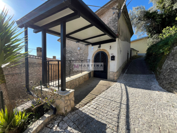 Appartamento luminoso con cantine
