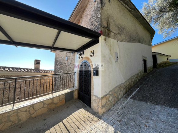 Appartamento luminoso con cantine