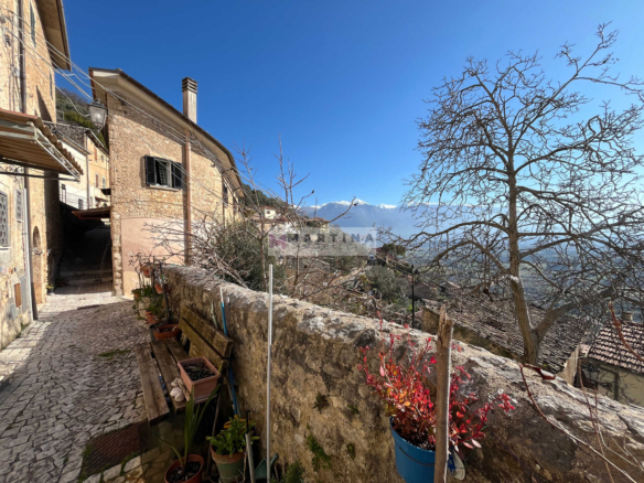Appartamento luminoso con cantine