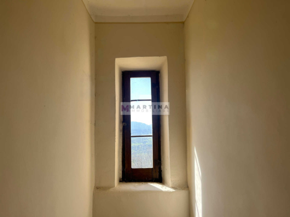 Casale in posizione panoramica