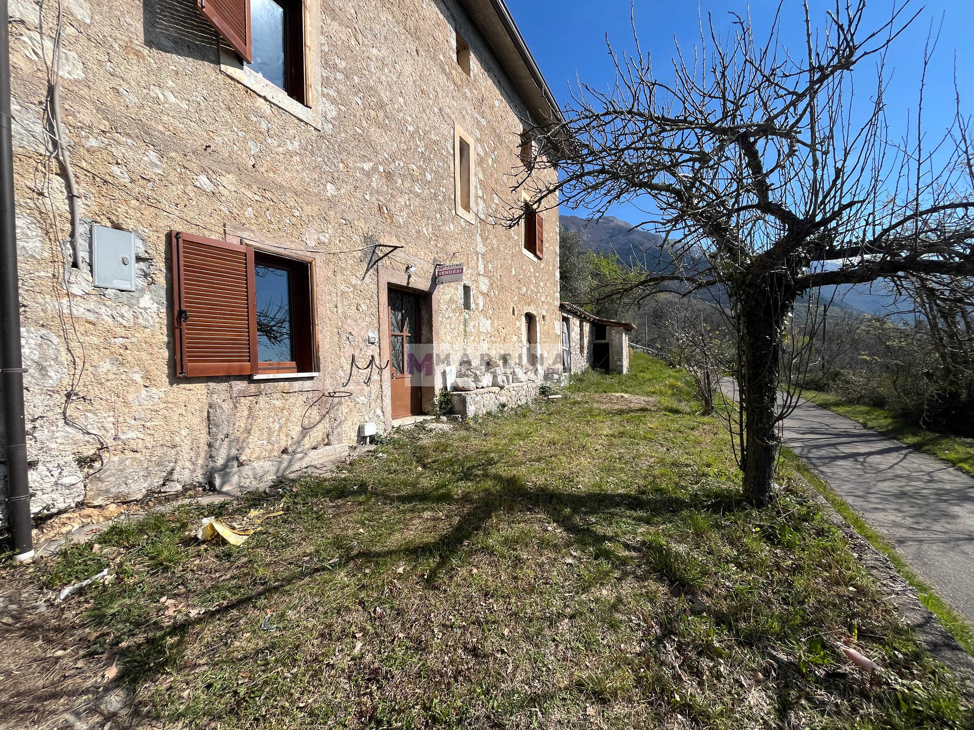 Casale via Fontanelle dei Monti, Alvito-30 Casale in posizione panoramica