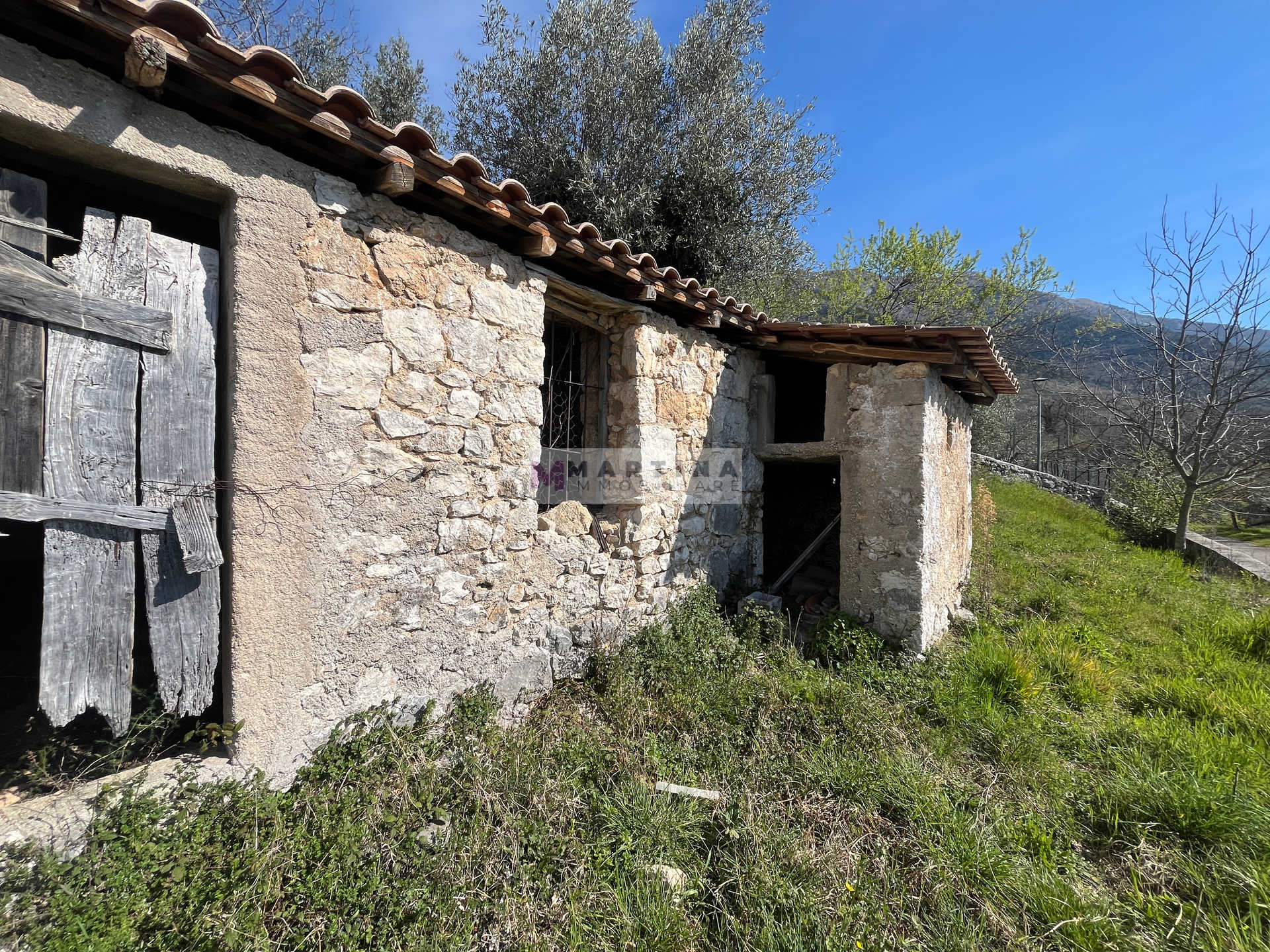 Casale via Fontanelle dei Monti, Alvito-31 Casale in posizione panoramica