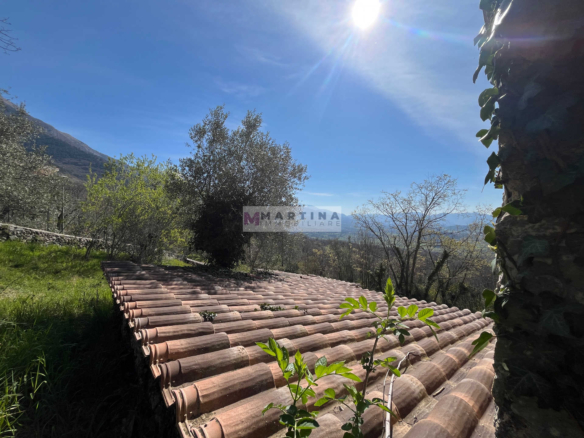 Casale in posizione panoramica