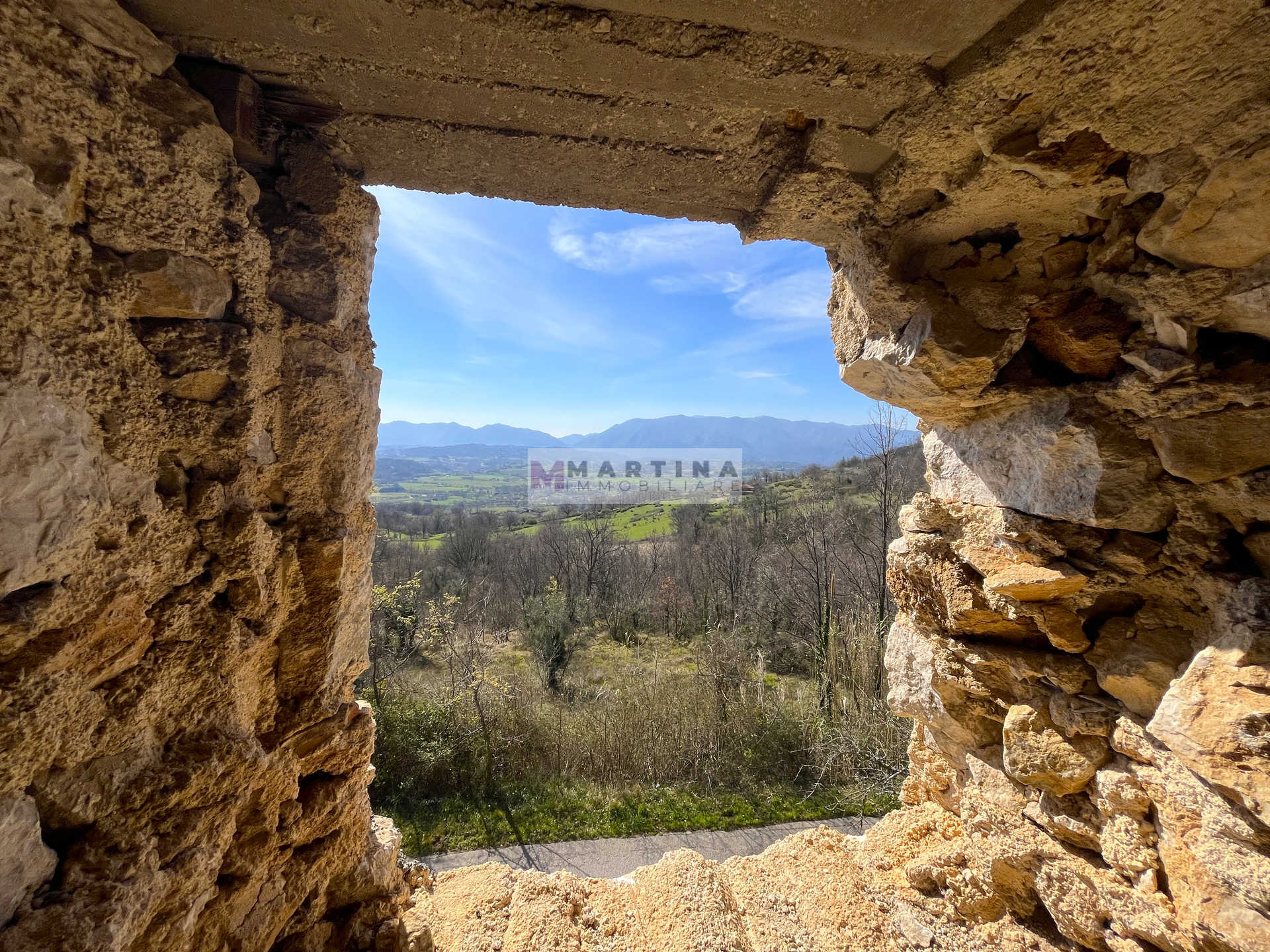 Casale via Fontanelle dei Monti, Alvito-36 Casale in posizione panoramica