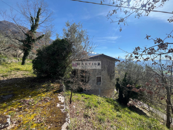 Casale in posizione panoramica