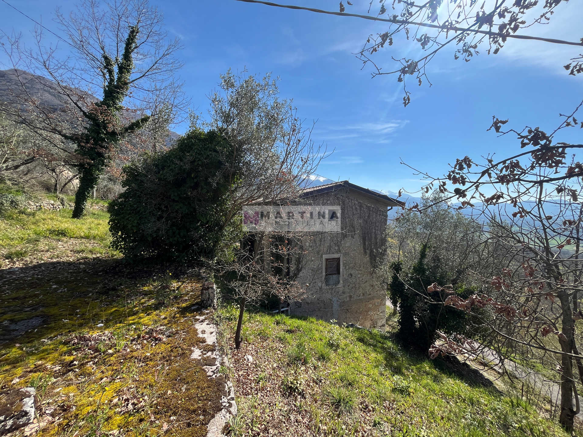 Casale via Fontanelle dei Monti, Alvito-4 Casale in posizione panoramica