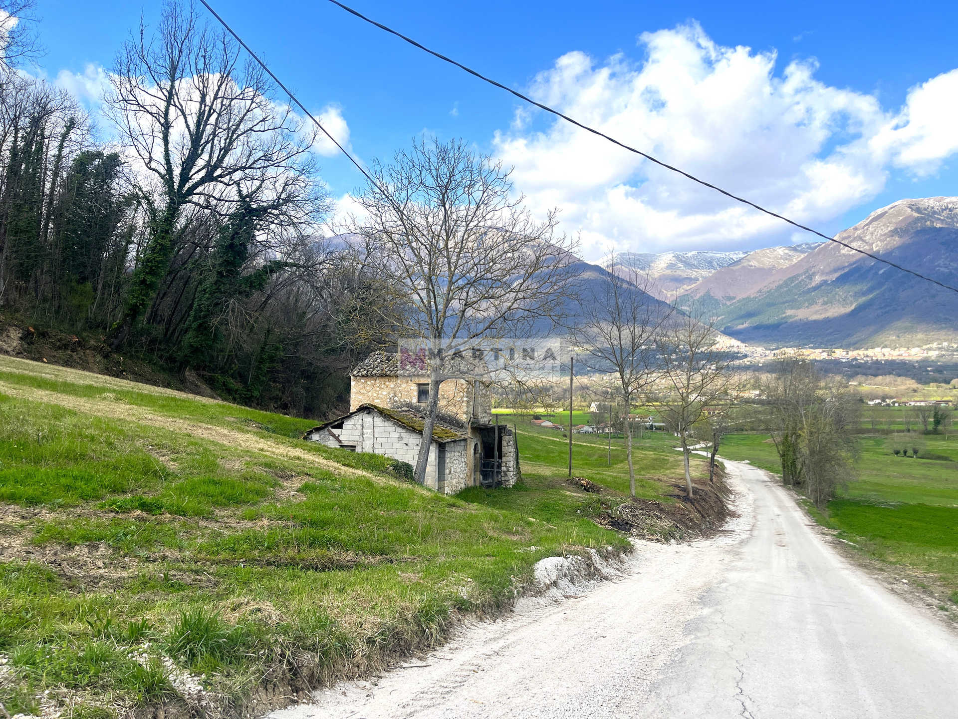Rudere con un ettaro di terreno