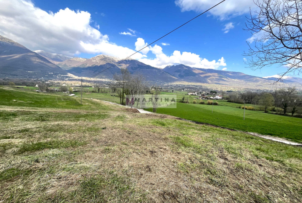 Rudere con un ettaro di terreno