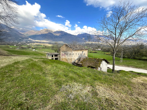 Rudere con un ettaro di terreno