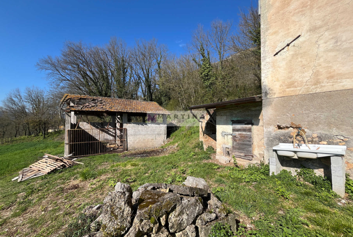Porzione di antico casale con terreno