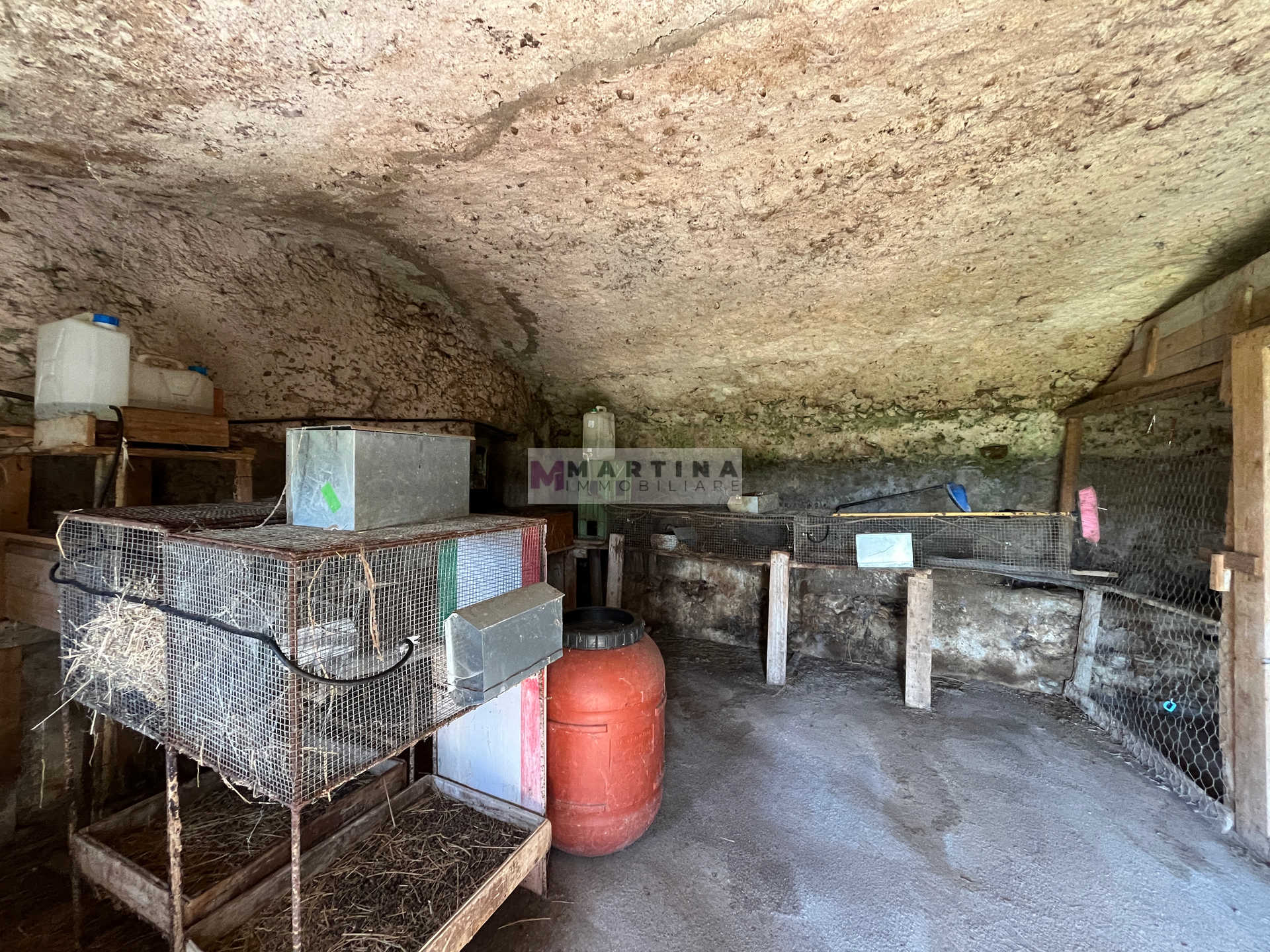 Porzione di antico casale con terreno