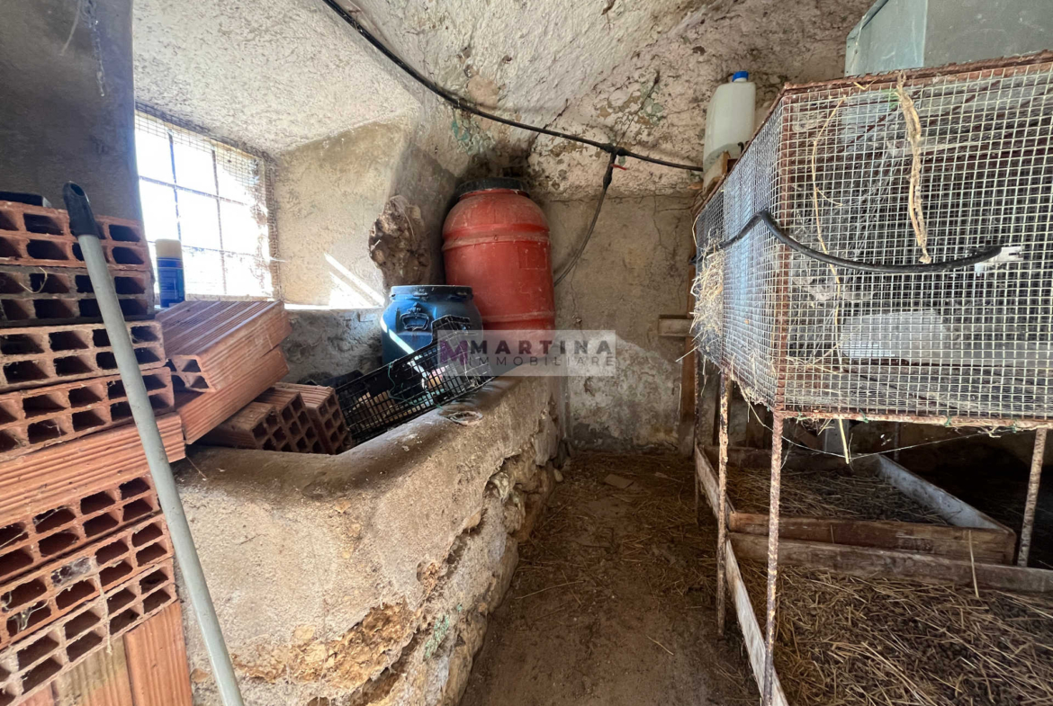 Porzione di antico casale con terreno