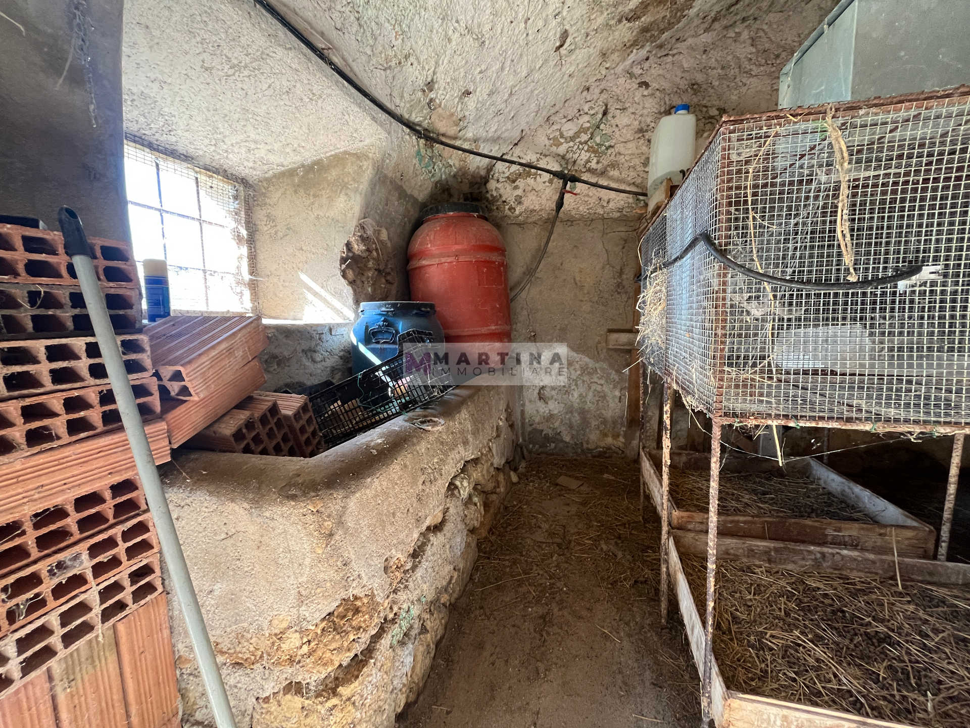 Porzione di antico casale con terreno