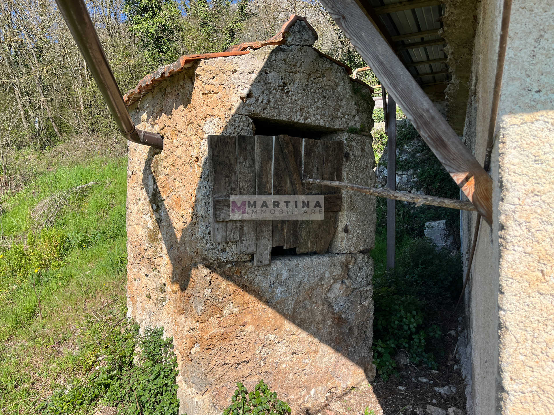 Porzione di antico casale con terreno
