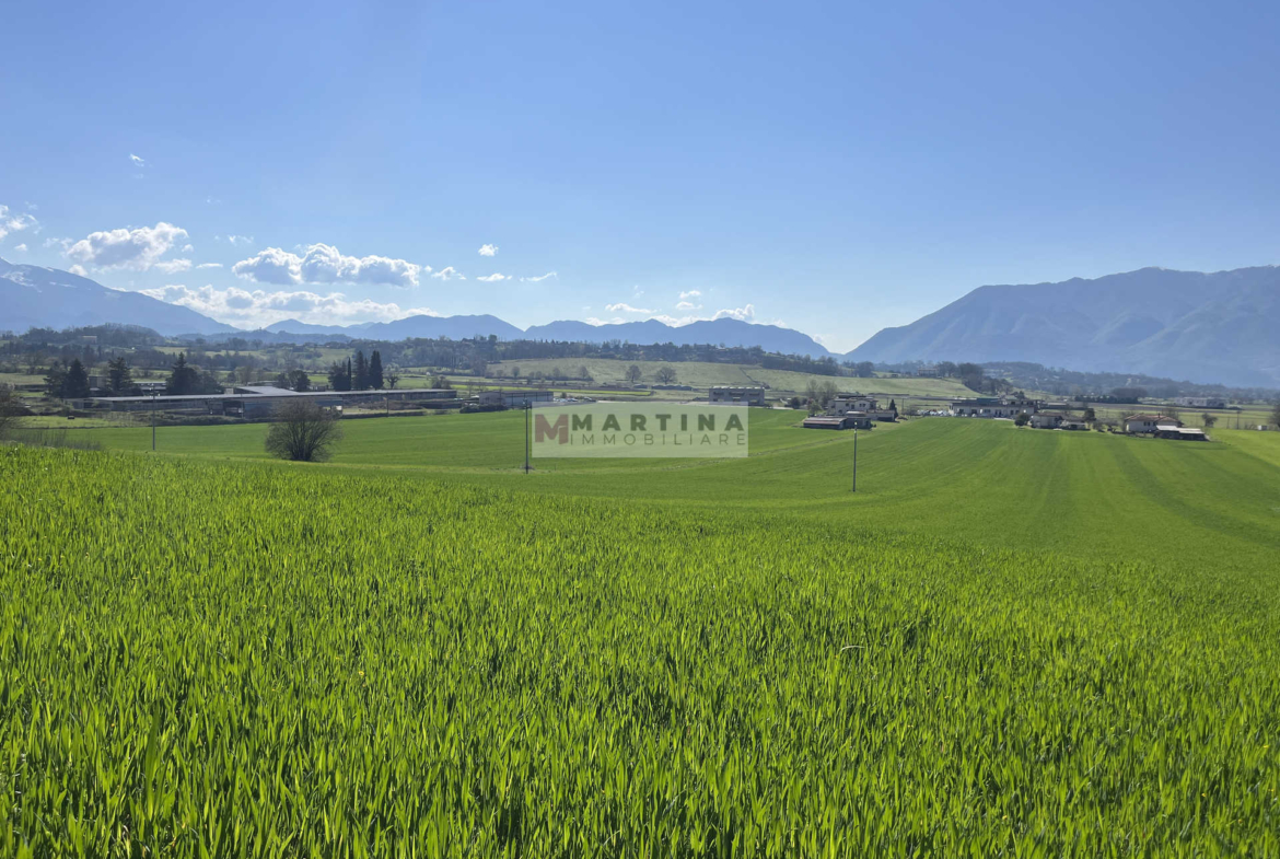 Porzione di antico casale con terreno