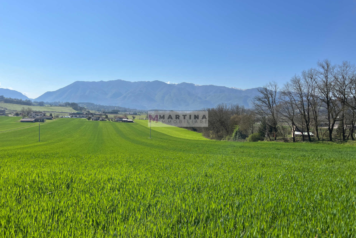 Porzione di antico casale con terreno