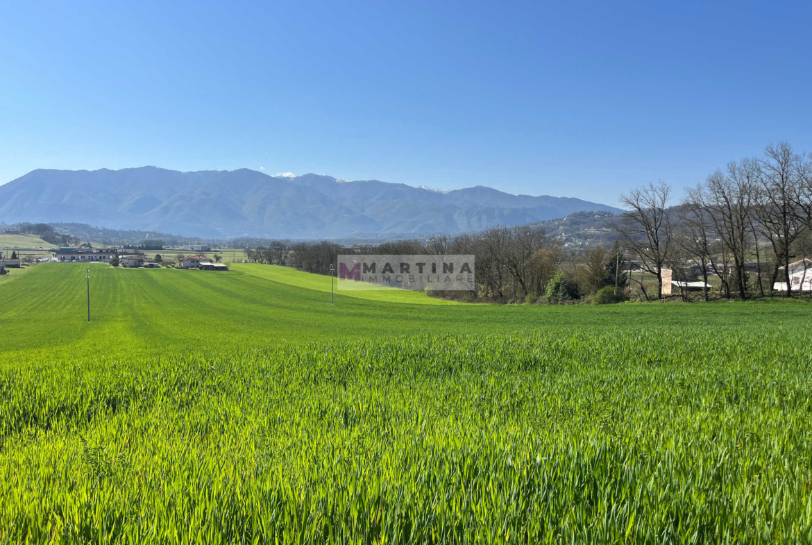 Porzione di antico casale con terreno