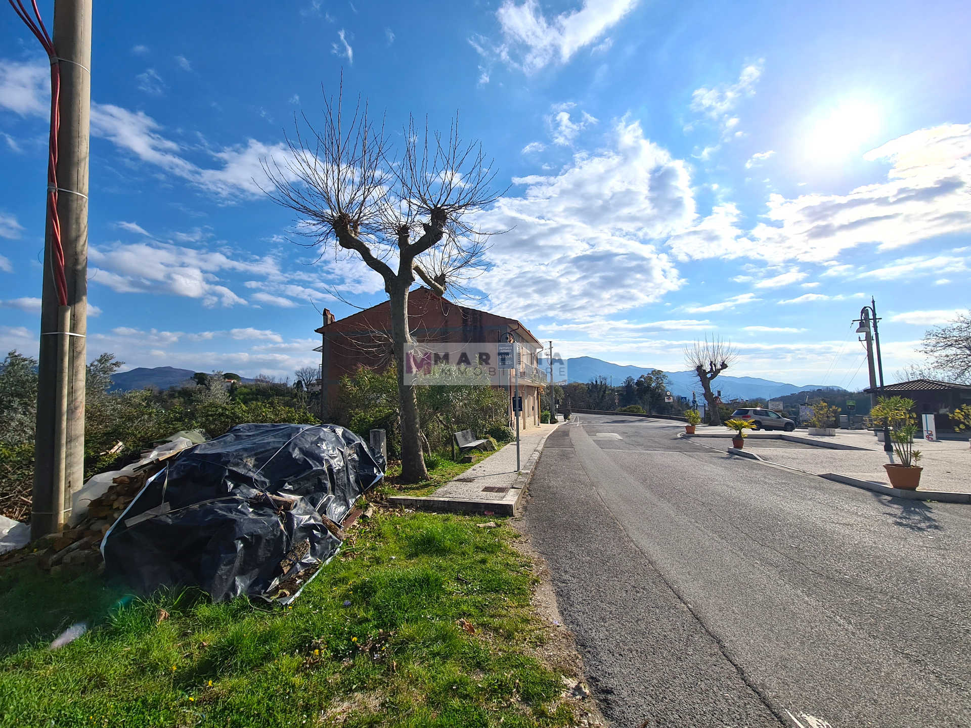 Ampio terreno con fabbricati
