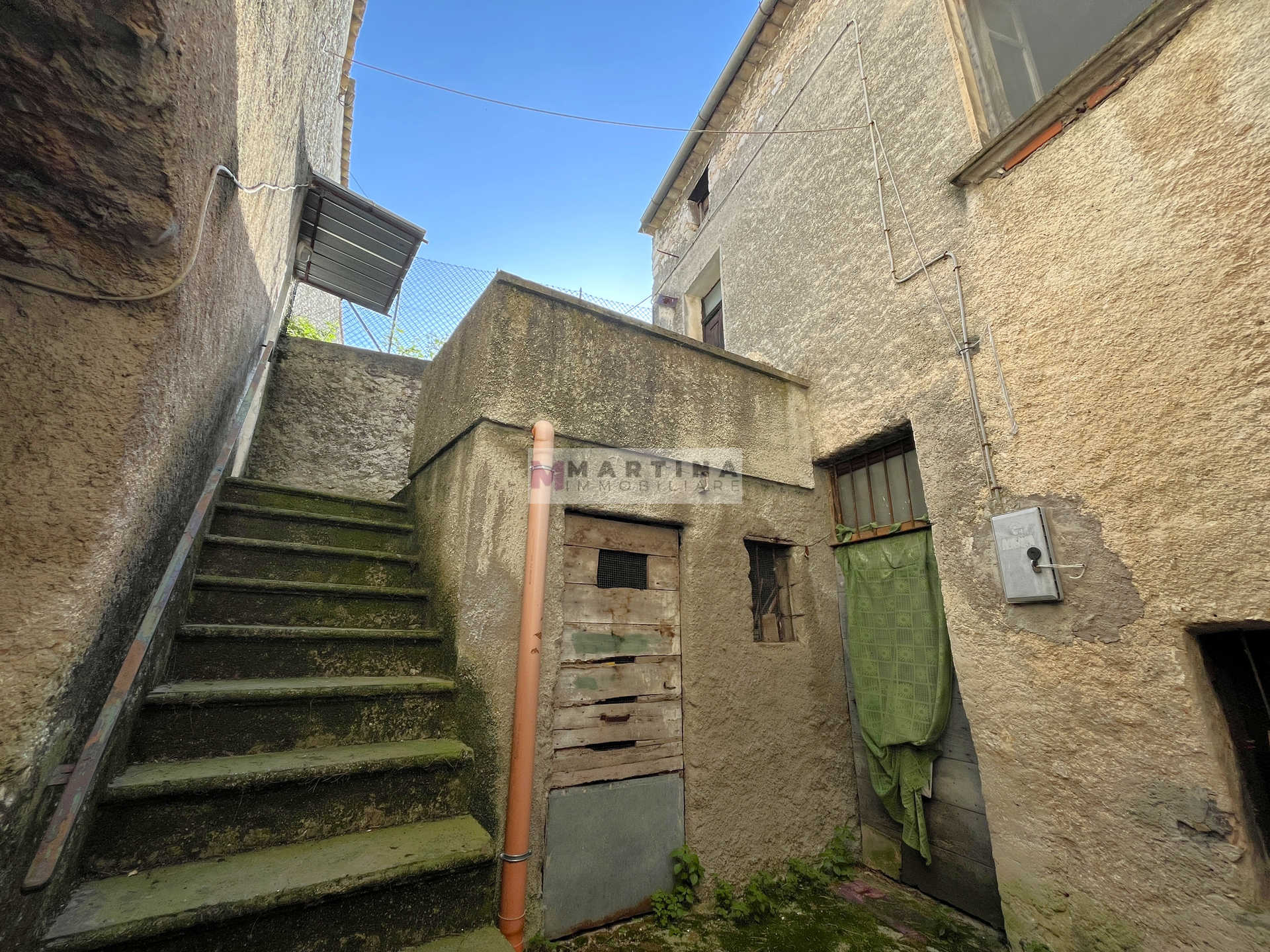 Ampio appartamento con cortile