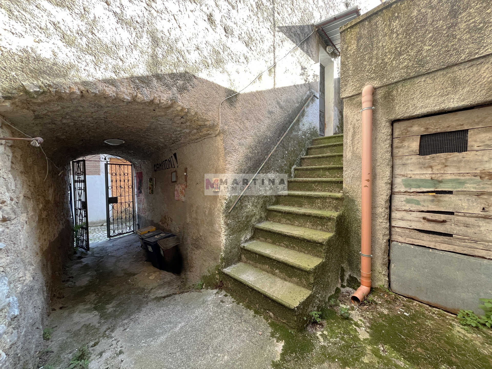 Ampio appartamento con cortile