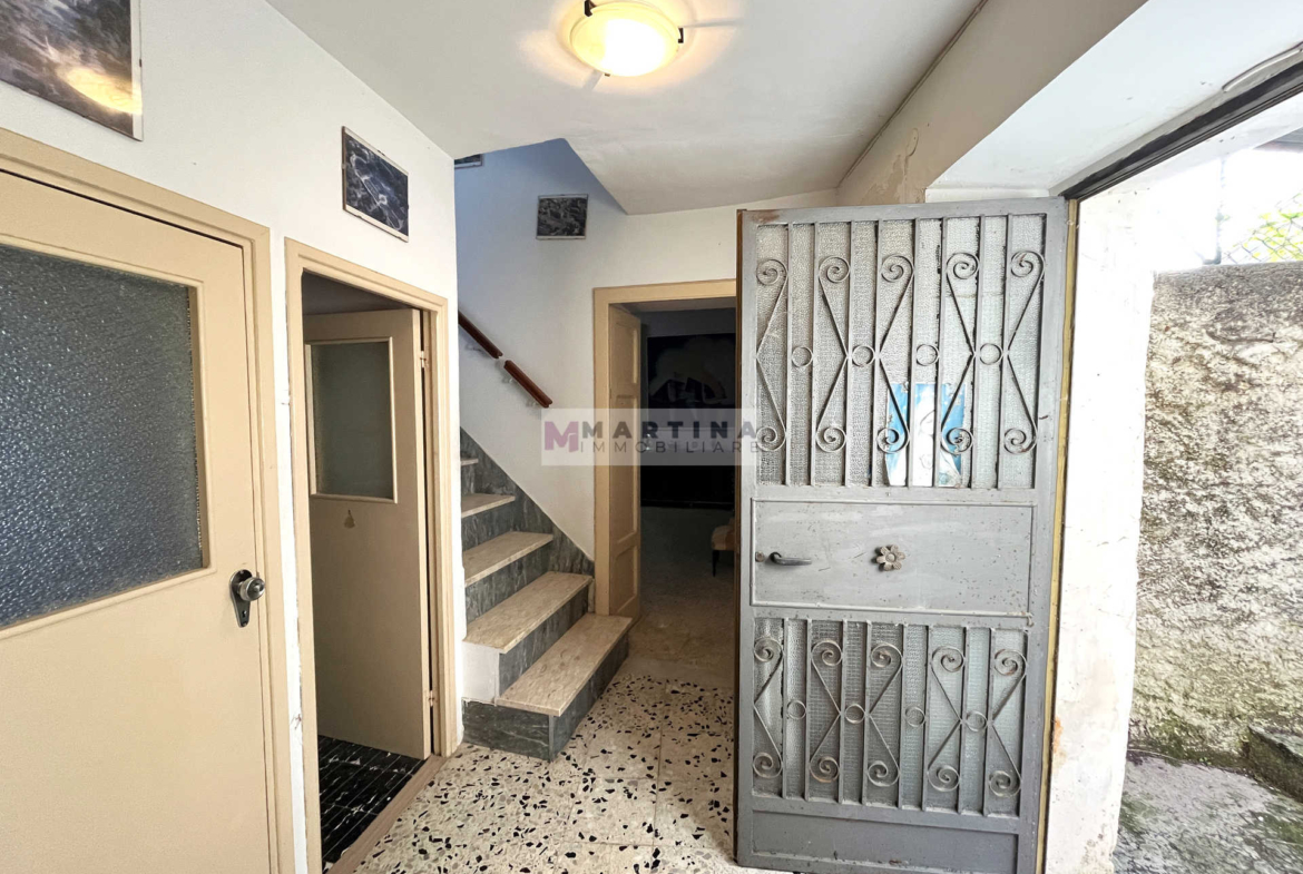 Ampio appartamento con cortile