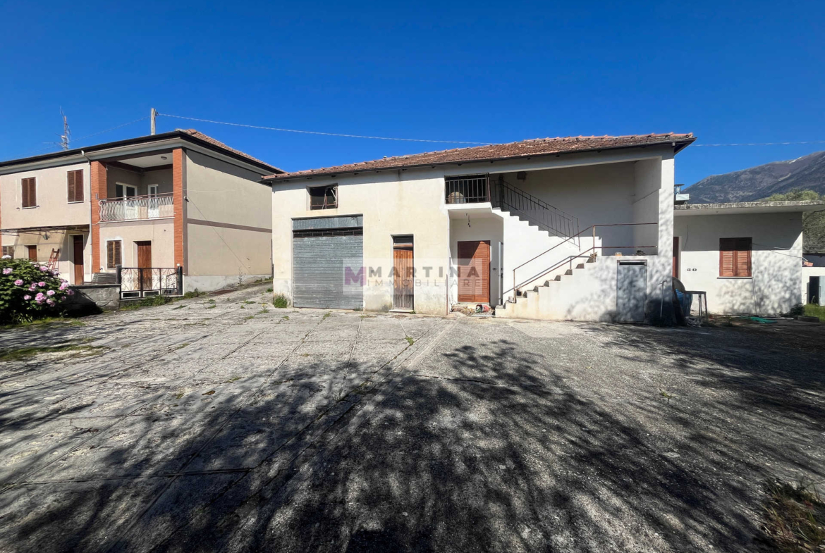 Abitazione in ottima posizione con giardino