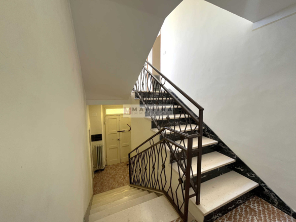 House in an excellent location with garden