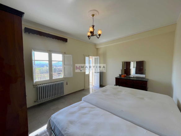 House in an excellent location with garden