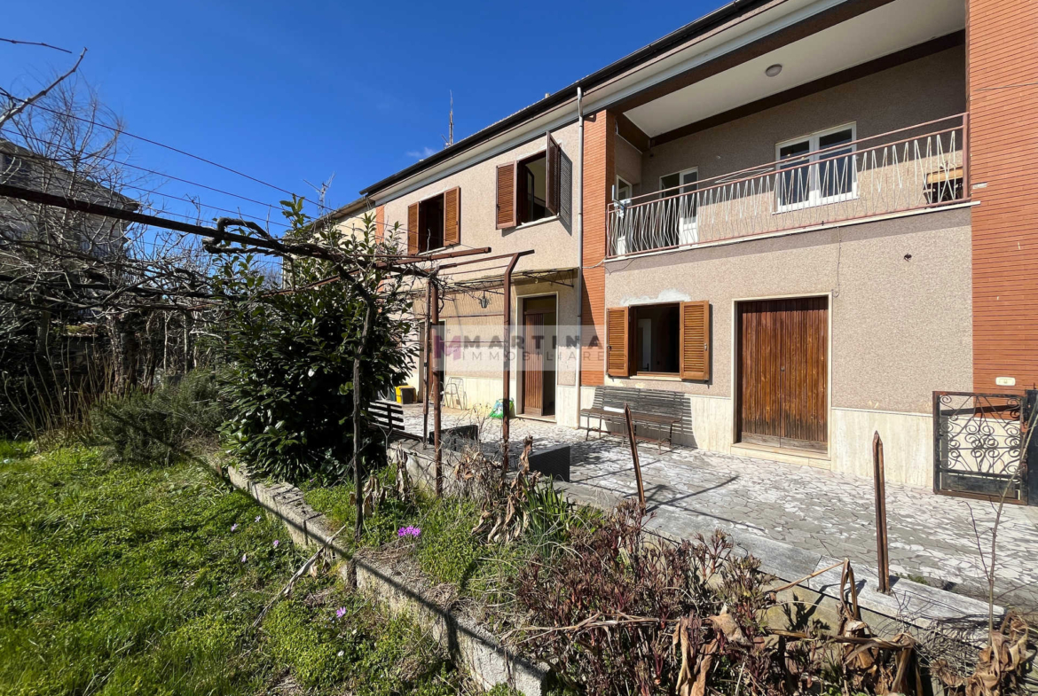 Abitazione in ottima posizione con giardino