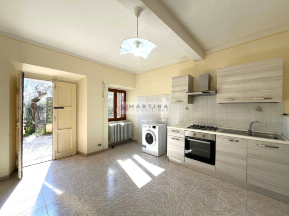 House in an excellent location with garden