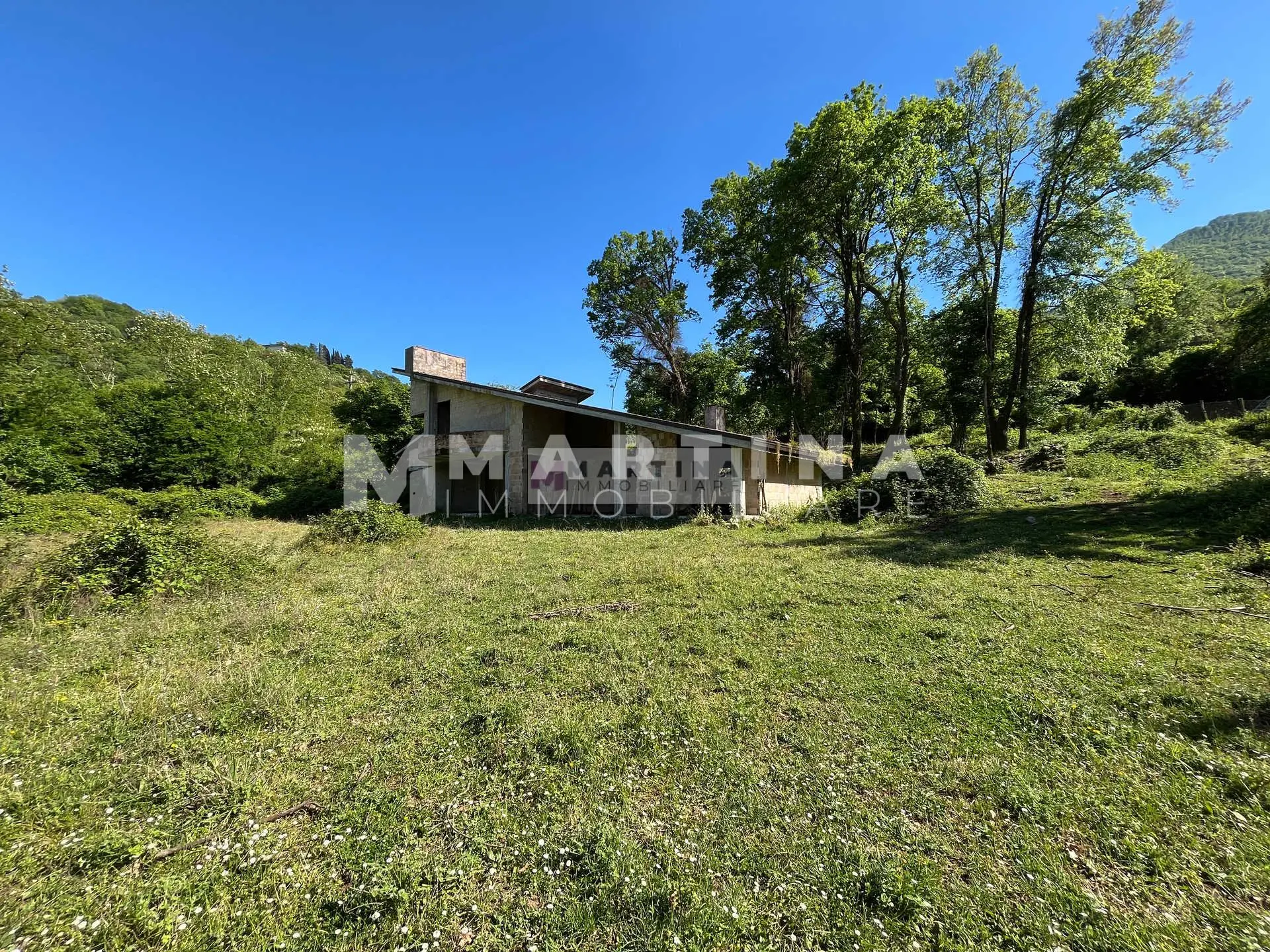 Property with reinforced concrete structure, buildings and land