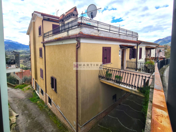 Central terraced house with terrace