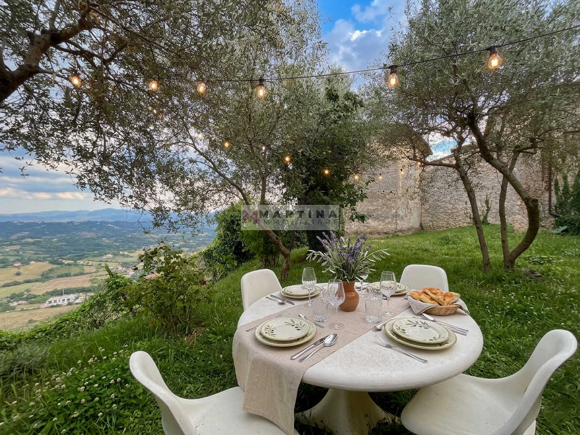 Appartamento e rustici con giardini privati