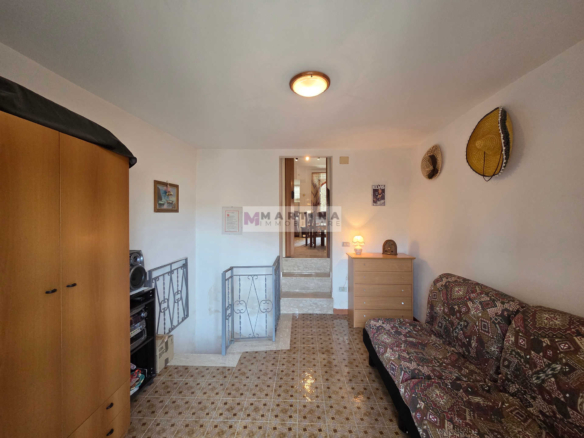 Terraced house with double entrance