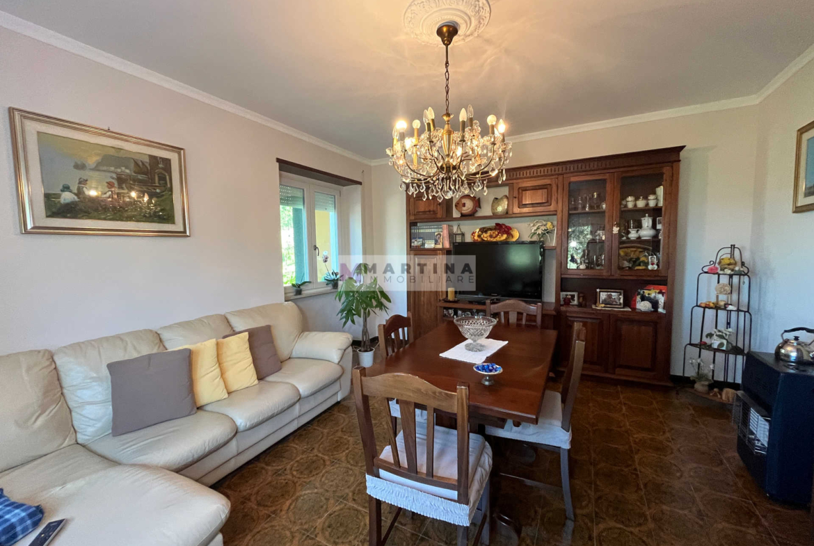 Casa indipendente con garage e terreno