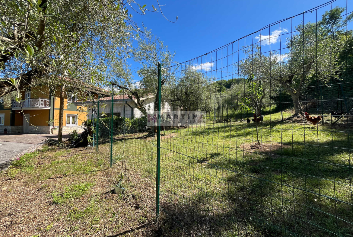 Casa indipendente con garage e terreno