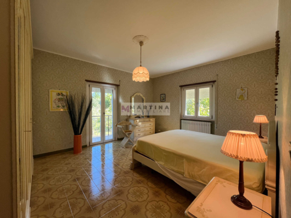 Casa indipendente con garage e terreno