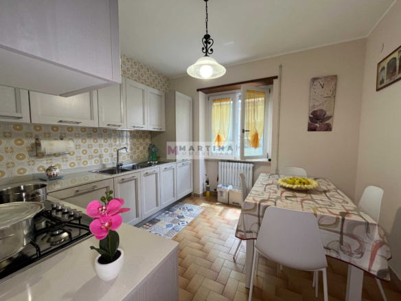 Casa indipendente con garage e terreno