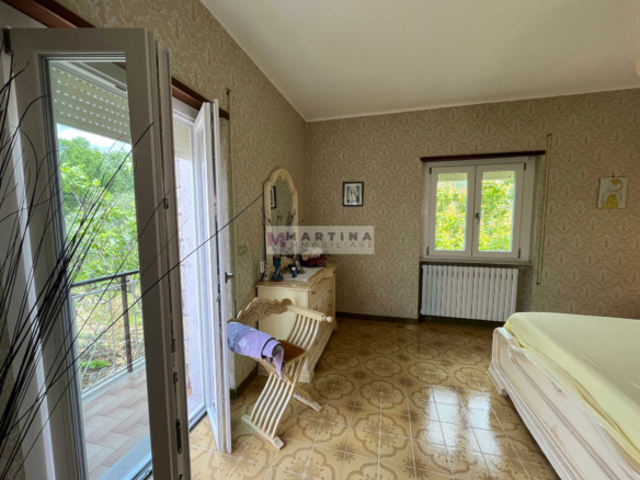 Casa indipendente con garage e terreno
