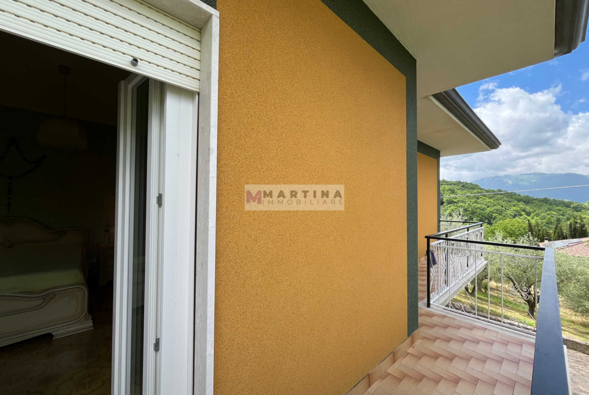 Casa indipendente con garage e terreno