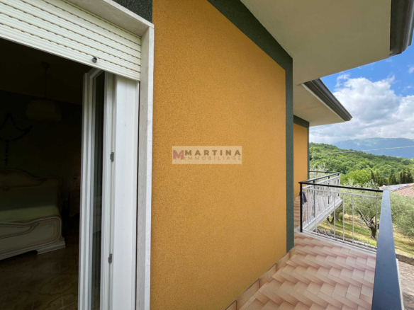 Casa indipendente con garage e terreno
